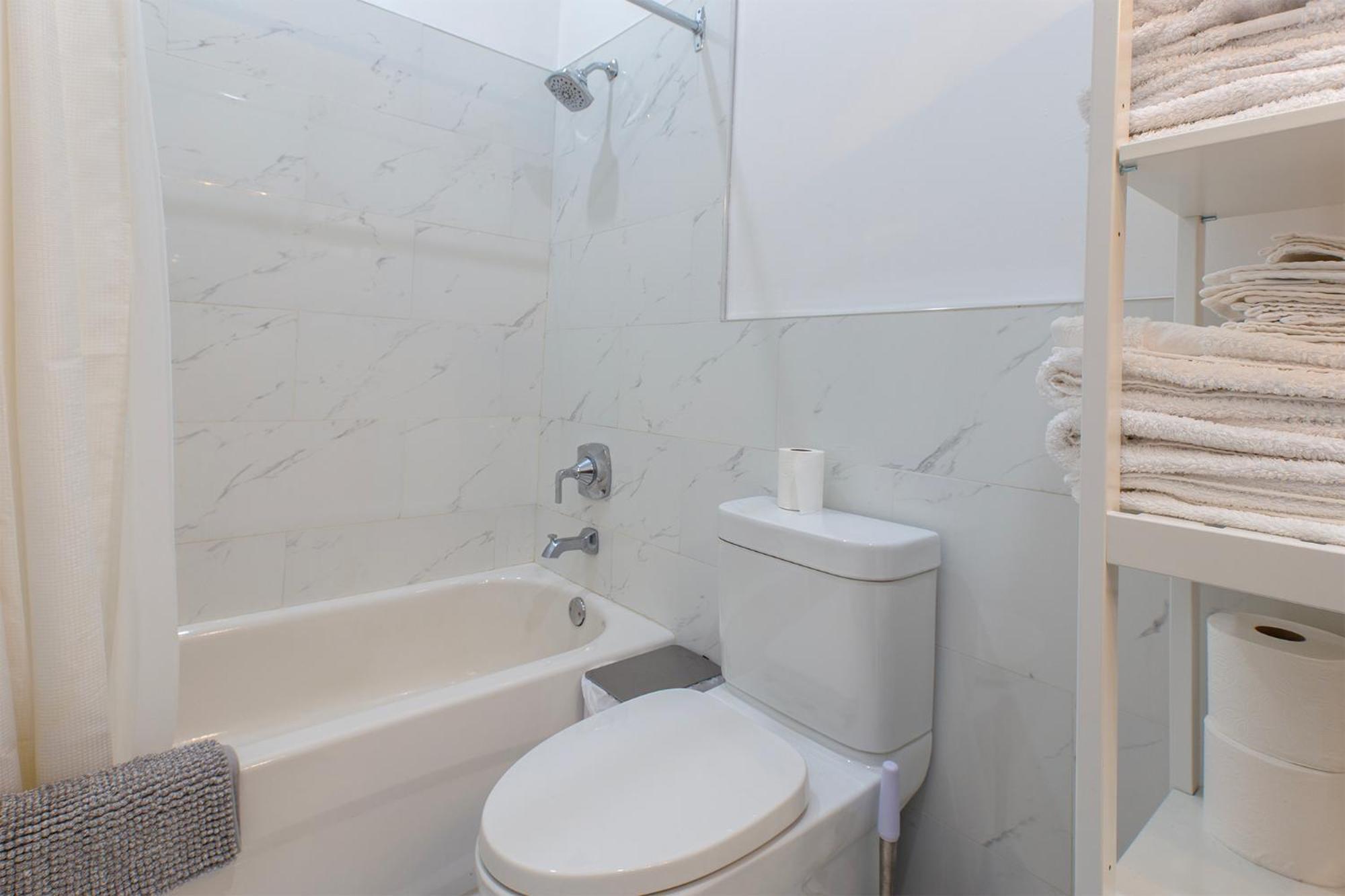 5705-Modern 2 Bd / Fully Equipped, Near Dt Mtl Apartment Монреал Екстериор снимка