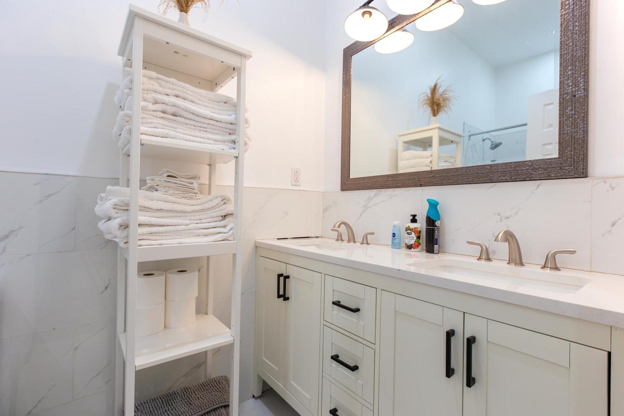 5705-Modern 2 Bd / Fully Equipped, Near Dt Mtl Apartment Монреал Екстериор снимка